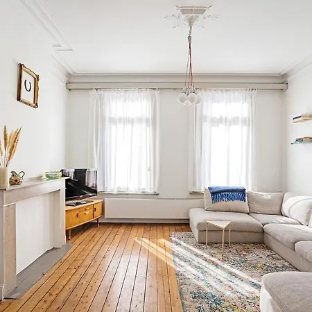 Ruime Woning In Een Leuke Buurt Nabij Het Centrum *